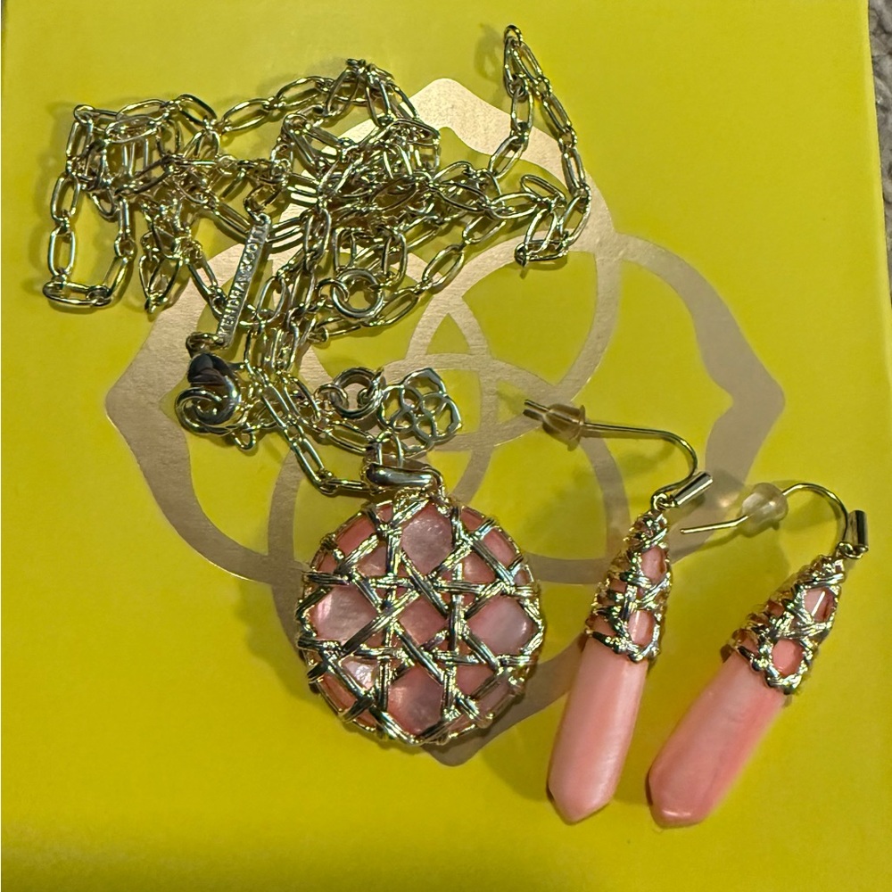 Kendra Scott Natalie Drop Peach and Gold Set